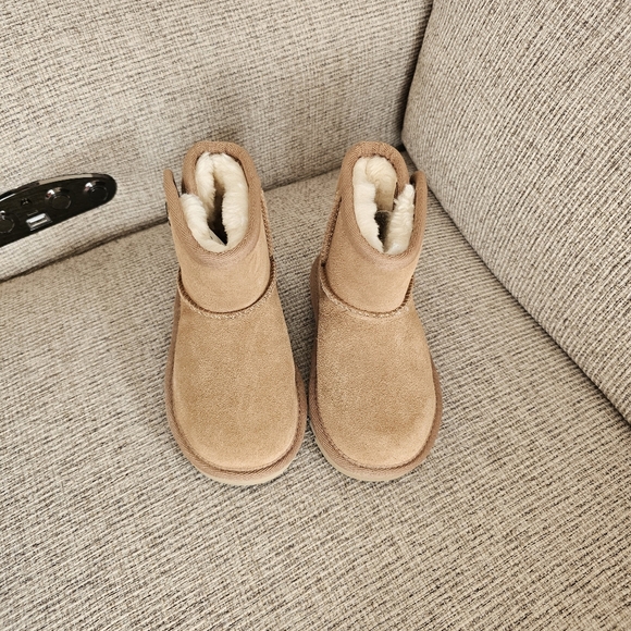 UGG Jona Toddler Boots - Picture 6 of 11